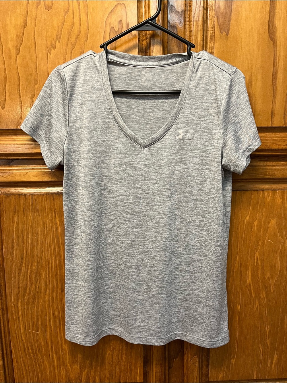 Under Armour Women's Light Heather Gray V-Neck Short Sleeve Tee